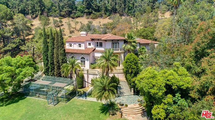 Actress trims price off of multimillion mansion.