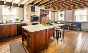 Amy Schumer Selling Luxurious NYC Penthouse for $15M Bar
