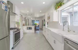 Former NY Giants Star Antonio Pierce Lists SoCal Home for $3M Kitchen