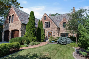 Talk to Paul TTP NBA Guard, Matthew Dellavedovawants to sell his Wisconsin home for $2.1M Front