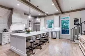 Talk to Paul TTP ‘The Bachelor’ Couple Sean Lowe and Catherine Giudici Immediately Flip TX Mansion Bar