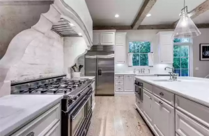 Talk to Paul TTP ‘The Bachelor’ Couple Sean Lowe and Catherine Giudici Immediately Flip TX Mansion Kitchen